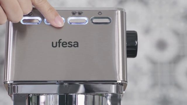 Cafetera espresso Ufesa CE8020 Capri смотреть онлайн