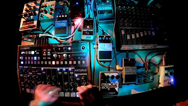 Session 1 - Arturia Drumbrute + 11 FX Pedals - Techno Live Jam смотреть онлайн