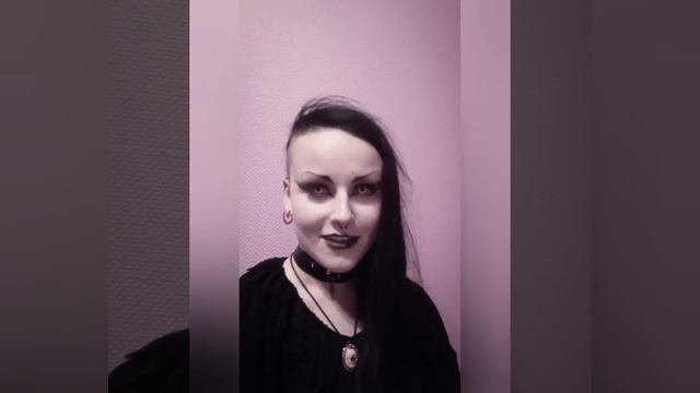 Конфронтация девушки-гота и обывалки | Goth girl vs normie смотреть онлайн