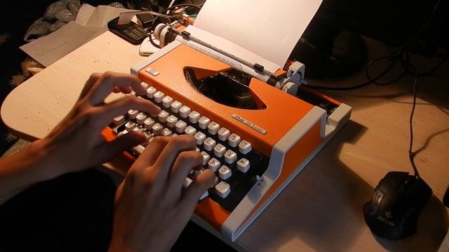 Пишущая / печатная машинка UNIS tbm de luxe | typewriter смотреть онлайн