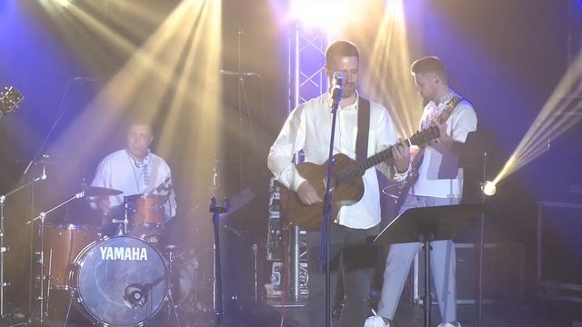 "Над окошком месяц" Александр Щербаков и группа Ярилов Зной смотреть онлайн