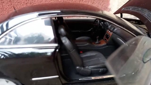 Mercedes-Benz CLK C209 in scale 1:18 by Kyosho смотреть онлайн