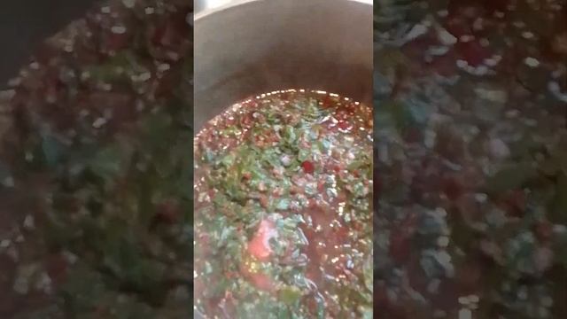 Суп из листьев свеклы, и зелени замороженной с лета