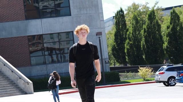 Giving Away STARBUCKS To College Students On The First Day Of School смотреть онлайн