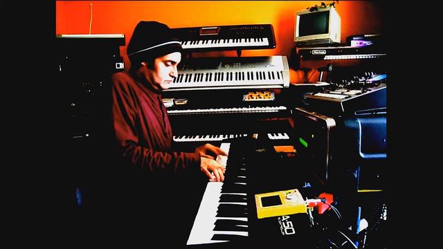 Miraz Testing a Roland A-50 Keyboard Controller смотреть онлайн