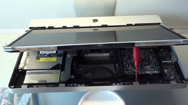 Замена жесткого диска HDD и SSD на АйМаке IMAC часть 1 смотреть онлайн
