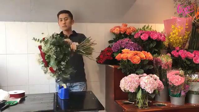Hướng dẫn bó hoa hồng Ecuador - Học cắm hoa tại Tp  HCM