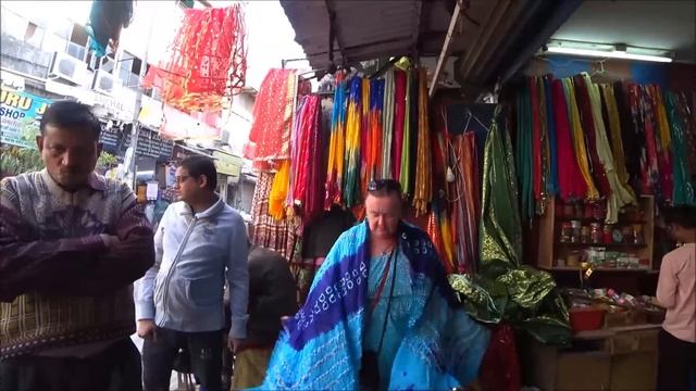 50. Шопинг для красоты. Наряжаемся ко 2 дню свадебных мероприятий. Дели. Индия 2023. смотреть онлайн