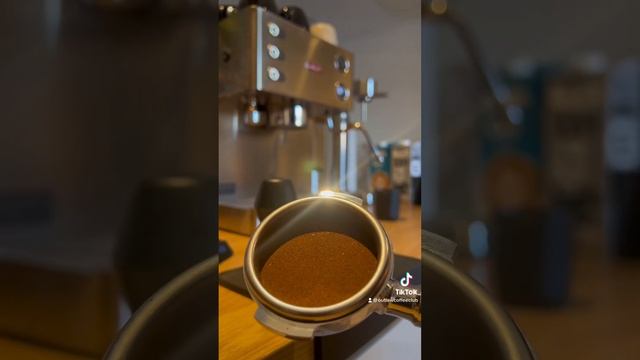 Little morning workflow on Lelit Elizabeth and DF64 with bottomless portafilter and Normcore tools! смотреть онлайн