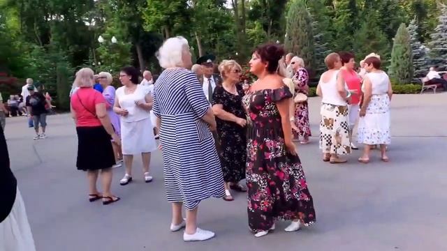 Я ИДУ ТЕБЕ НАВСТРЕЧУ! ТАНЦЫ В ПАРКЕ ГОРЬКОГО ХАРЬКОВ 2021 смотреть онлайн