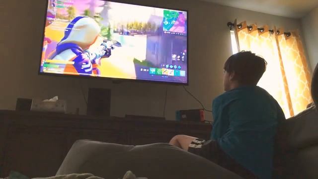 My cousin Isaac do not win a game of fork knife смотреть онлайн