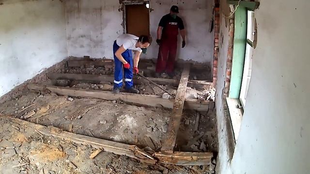 Продолжаем работу на даче Демонтаж пола и старого погреба смотреть онлайн