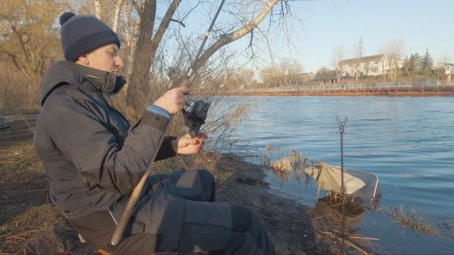 Плотва пошла! Яркое открытие! Ловим крупную плотву и подлещиков на фидер весной! смотреть онлайн