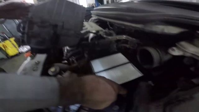 Замена воздушного фильтра Honda Civic 5D