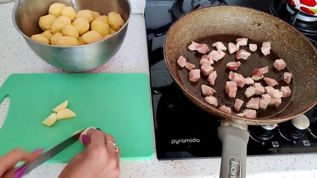 Жареная Картошка с Мясом и Чесноком смотреть онлайн