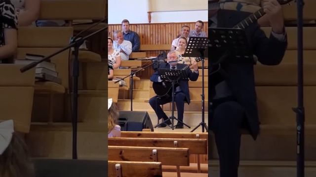 Необычное музыкальное исполнение на гитаре и самом дешёвом инструменте - РАСЧЁСКА (Пред Тобой я скл