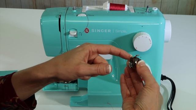 Singer Simple 3223 5 Threading & Winding a Bobbin смотреть онлайн