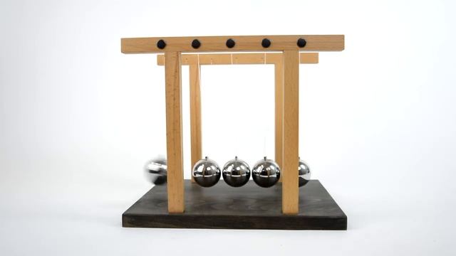 Большой маятник Ньютона 25см (деревянный темный) смотреть онлайн