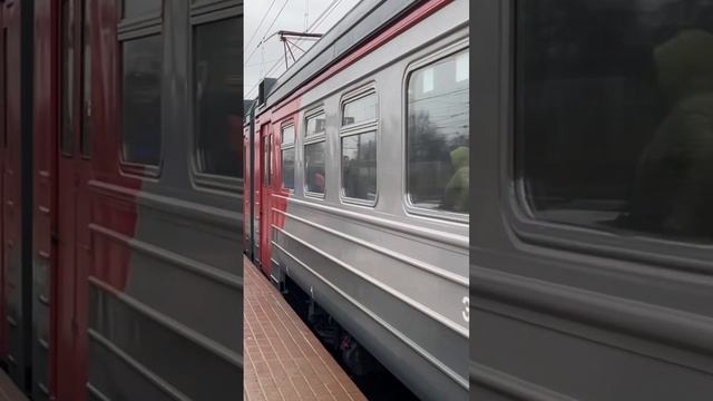 Прибытие под посадку электропоезда ЭД4М-0211 до станции «Вязьма» на станцию «Можайск» смотреть онлайн