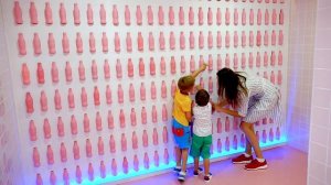 Влад и Никита в замке с гигантскими сладостями