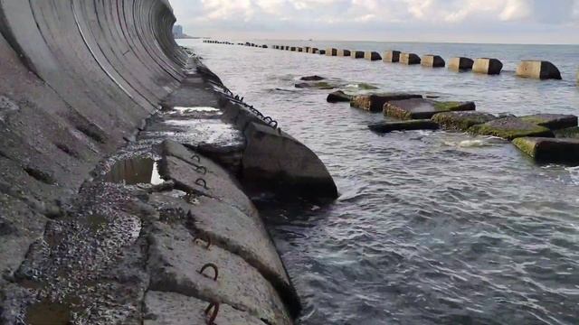 Купаемся 29 сентября в Чёрном море. Вода тёплая. #лазаревское #черноеморе смотреть онлайн