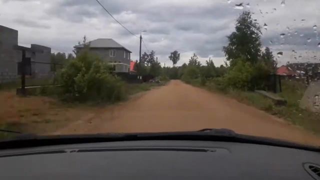 В Свердловскую область пришли ливневые дожди .Едем на работу. Как же красиво цветёт сирень!❤ смотреть онлайн