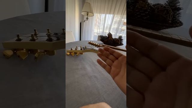 ¿Por qué se rompe más el headstock de la Les Paul? ￼ смотреть онлайн