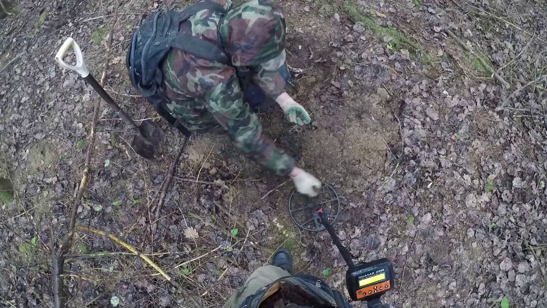 Коп в лесу Кормим комаров смотреть онлайн