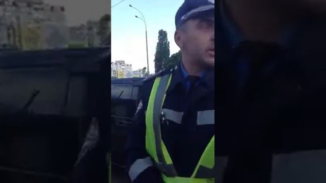 Наглый мент! Оболонь!