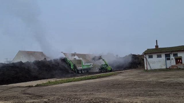 Willibald Shark V at compost work смотреть онлайн