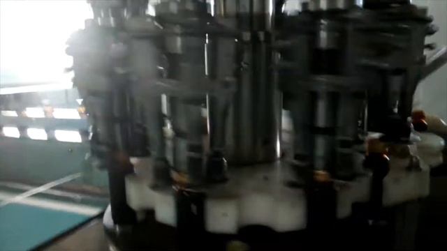 SPM Automatic Liquid Filling Machine For Glass Bottle Linear Filling Capping Production Line смотреть онлайн