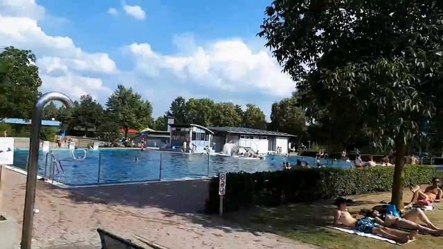 Открытый бассейн в Германии и кафе Lindenbräu смотреть онлайн