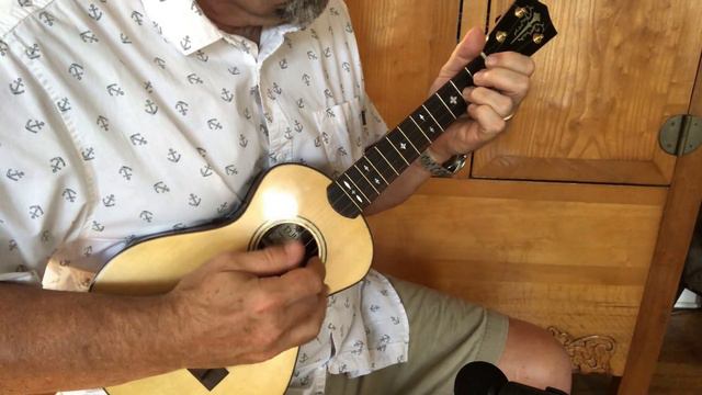 Walnut Tenor Ukulele смотреть онлайн