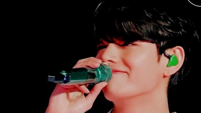 Kim Taehyung — Senorita
