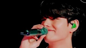 Kim Taehyung — Senorita