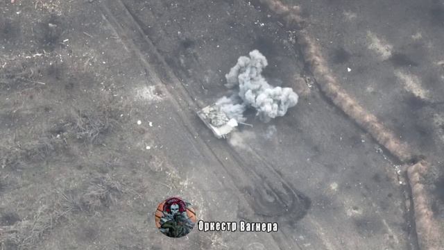 Попадание из РПГ-7 по украинскому танку Т-80БВ во время контрнаступления националистов на позиции смотреть онлайн