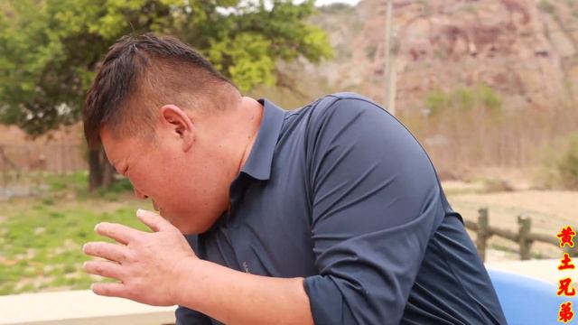 兄弟受欺负，胖星星去理论前竟还得吃顿饱饭？一顿醋溜白菜吃完还有啥心思！【黄土兄弟】 смотреть онлайн