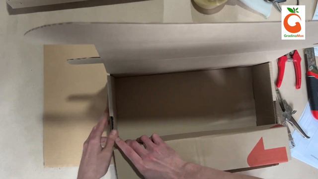 Опаковка от GradinaMax. Разсад в контейнери. Декоративни, иглолистни растения