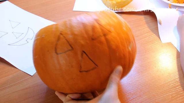 Тыква на Хэллоуин своими руками. How to make Jack O' Lantern Pumpkin for Halloween смотреть онлайн