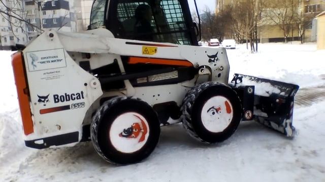 Кривой Рог.Восточный 2 Уборка территории от снега.