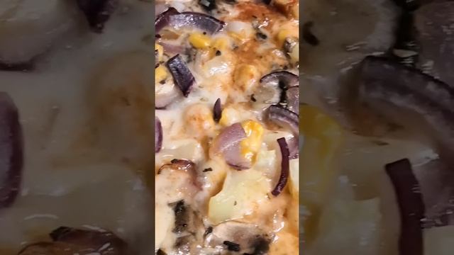 delicious mushroom vegetarian pizza and pasta//вегетарианская паста и пицца в Словакии//Eat&Meet смотреть онлайн
