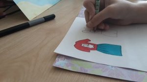 Рисуем вместе наряды для бумажной куклы?