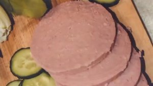 Полезные советы: сколько времени хранить вареную колбасу и как правильно это делать