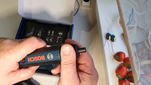 Bosch GO - электроотвёртка . смотреть онлайн