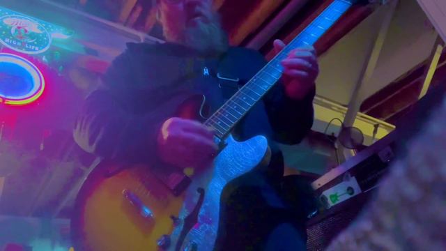 Playing with the Ibanez PUE5 from 1990. смотреть онлайн