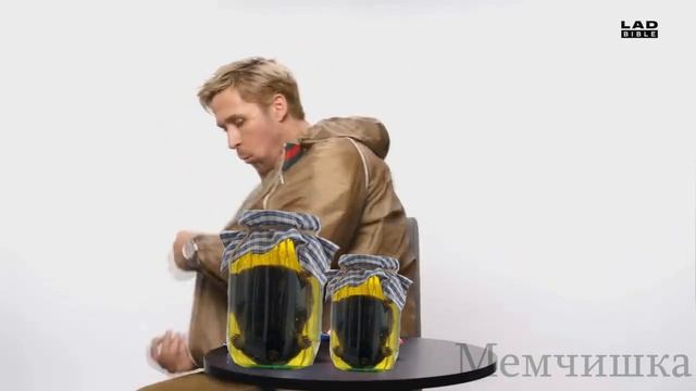 Райан Гослинг пробует кротовуху смотреть онлайн