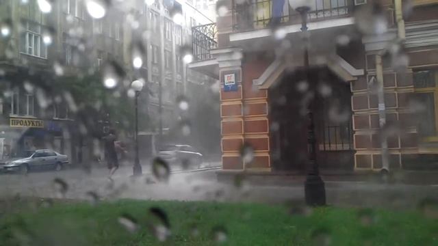 Весело в Одессе во время дождя смотреть онлайн