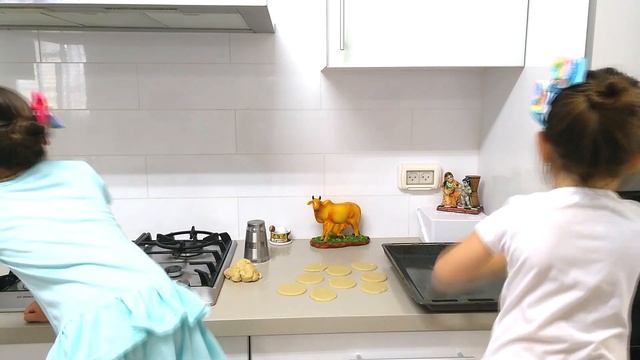 Готовим рассыпчатое печенье. Cooking crispy cookies. смотреть онлайн