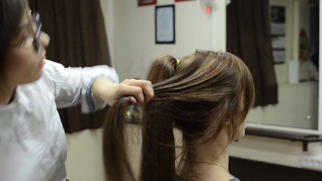 ЛЕГКИЕ ПРИЧЕСКИ НА ДЛИННЫЕ ВОЛОСЫ смотреть онлайн