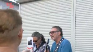 Чиж и Маргулис поют на рынке в г Дзержинске